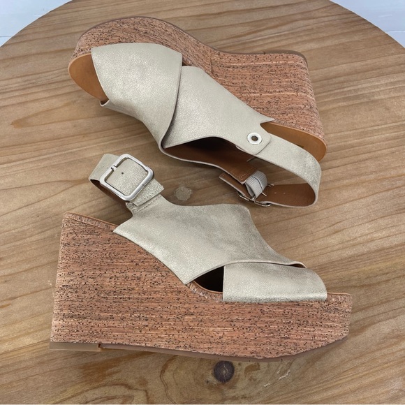 BC Born in California Vegan Sandals Size 7 - Picture 9 of 11